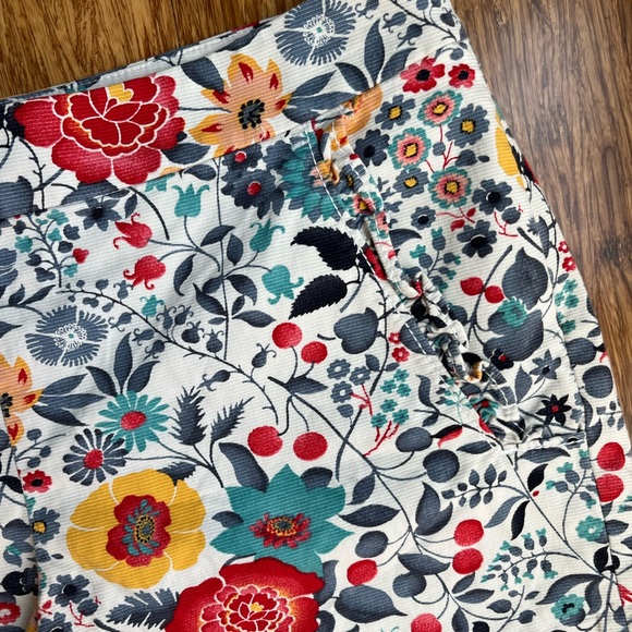 Loft Floral Pattern cotton 4 inch shorts size 0 (1167) - Picture 2 of 5